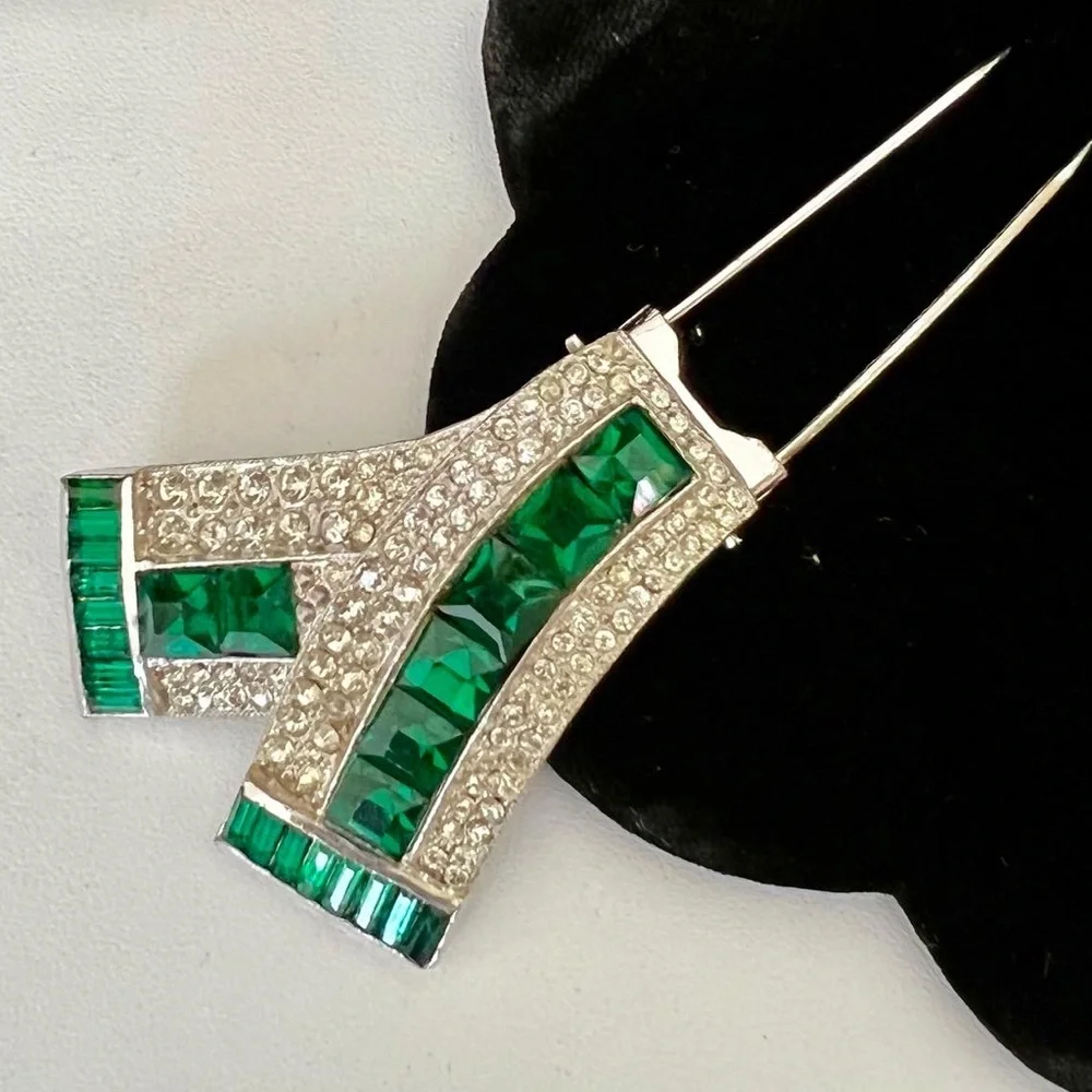 Stunning Crystal Fur Clip - Picture 3 of 7